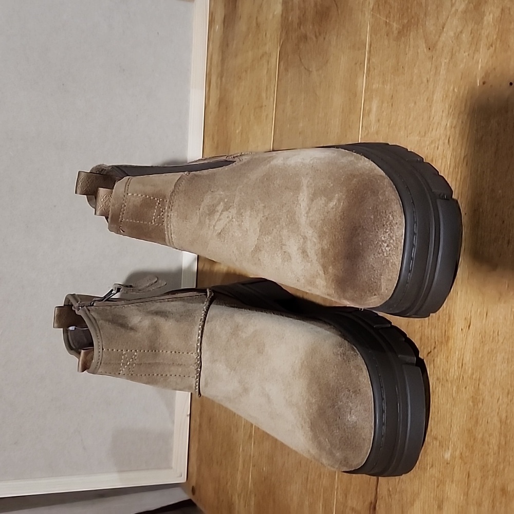 NEW UGG MENS SIZE 11 CHESTNUT SKYVIEW CHELSEA PULL-ON LEATHER BOOTS 1131835